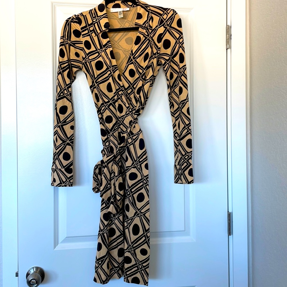 Diane von Furstenberg Vintage wrap dress (size 2)
